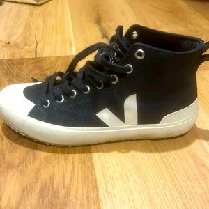Veja Shoes Women Black high Tops